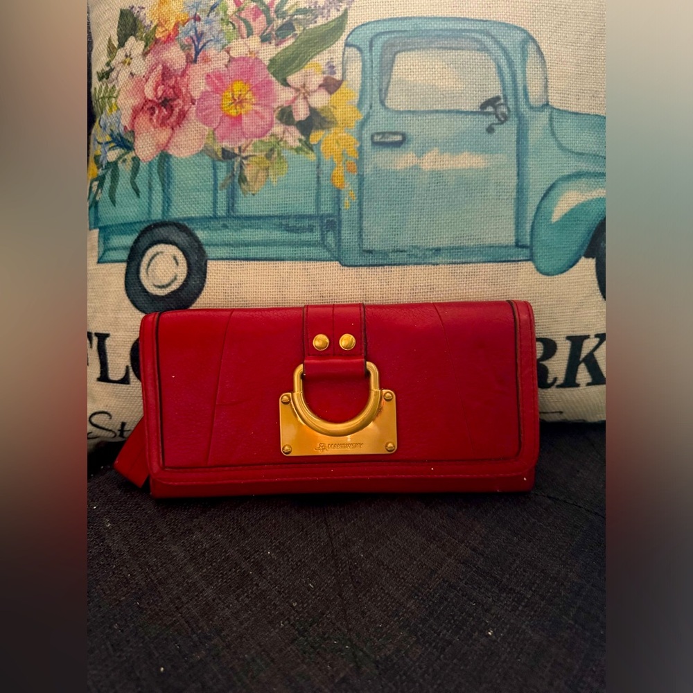 B. Makowsky red wallet